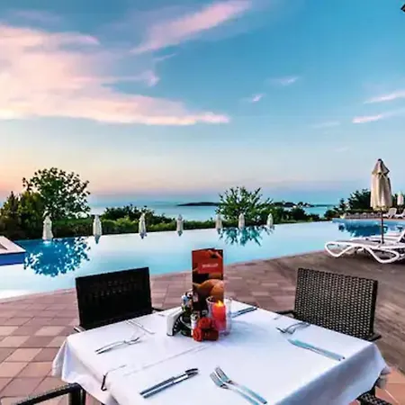 Santa Marina Village Iskra Apartman *