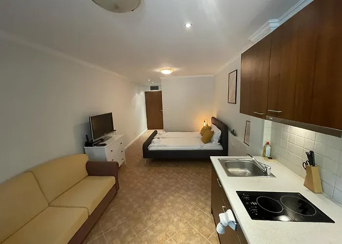 Santa Marina Village Iskra *